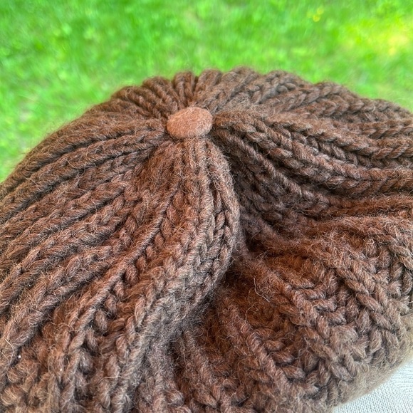 Knitted Beret Cap with floral accent 80% Wool Made in Italy, color is Brown - Picture 5 of 9